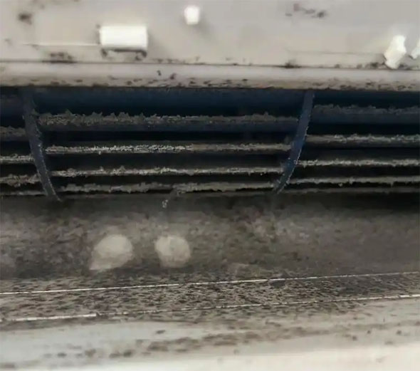 鼎城空调吹的风有股烧焦味是怎么回事